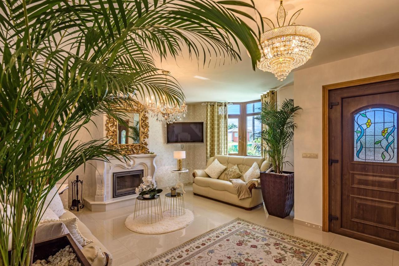 فيلا Casa Victoria Garden Con Jacuzzi Y Piscina كالداس دي ريس المظهر الخارجي الصورة